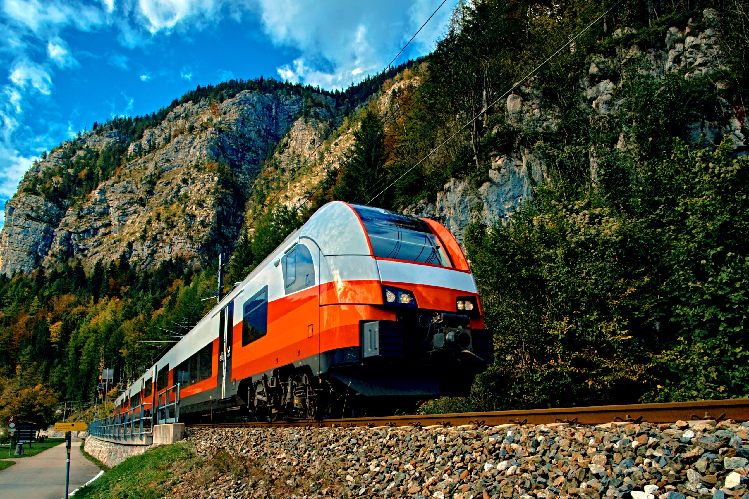 Rail rolling stock electronics using EN 50155 DC-DC converters